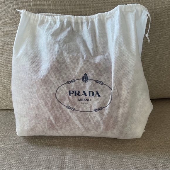 Red Prada leather purse - like new - Picture 2 of 8